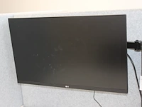 Twee 27 inch monitoren lg aan verstelbare bureaustandaard. - afbeelding 2 van  2