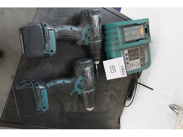 Twee accu-schroefboormachines makita ddf470 met twee accu's en lader - afbeelding 2 van  2