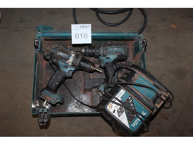 Twee accuschroefmachine body's makita met acculader in box. - afbeelding 1 van  4
