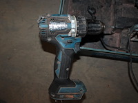 Twee accuschroefmachine body's makita met acculader in box. - afbeelding 3 van  4