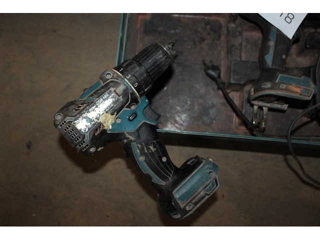 Twee accuschroefmachine body's makita met acculader in box. - afbeelding 4 van  4