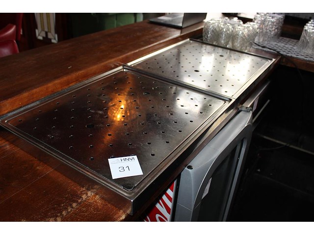 Twee afdruiprekken. afmeting 60 x 50 cm. - afbeelding 1 van  2