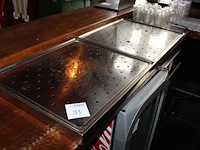 Twee afdruiprekken. afmeting 60 x 50 cm. - afbeelding 1 van  2