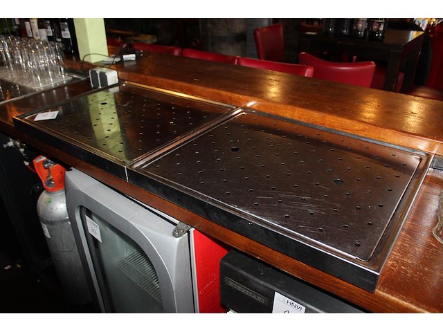 Twee afdruiprekken. afmeting 60 x 50 cm. - afbeelding 2 van  2