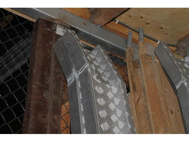Twee aluminium oprijplaten, lengte ca 300 cm. - afbeelding 1 van  2
