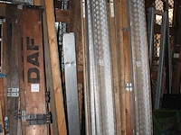 Twee aluminium oprijplaten, lengte ca 300 cm. - afbeelding 2 van  2