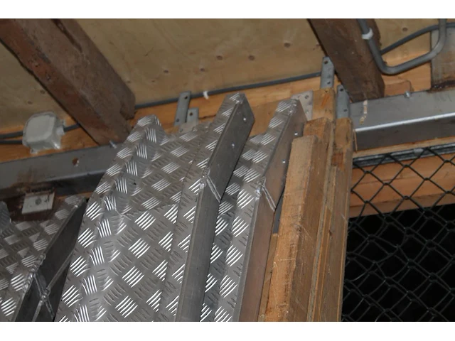 Twee aluminium oprijplaten, lengte ca 300 cm. - afbeelding 1 van  2