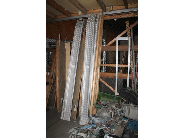 Twee aluminium oprijplaten, lengte ca 300 cm. - afbeelding 2 van  2