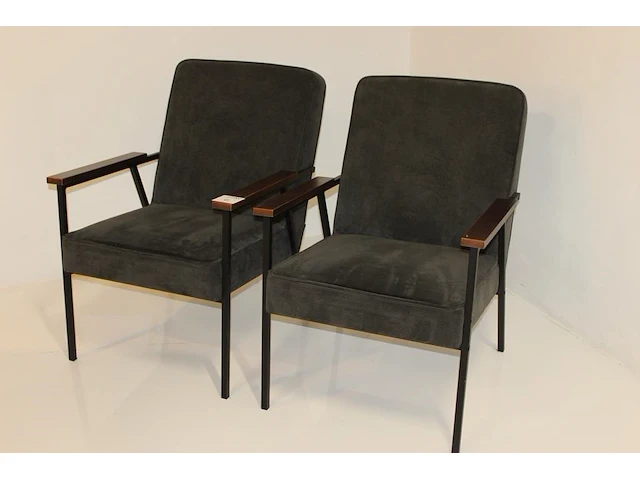 Twee antraciet gestoffeerde fauteuils wood . afmeting 65 x 65 x 90 cm. - afbeelding 1 van  4