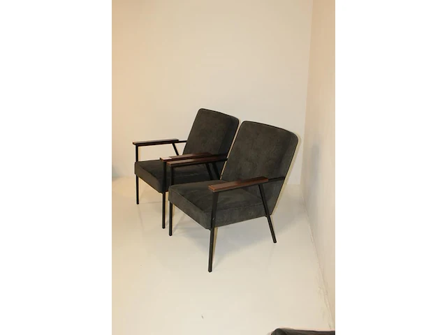 Twee antraciet gestoffeerde fauteuils wood . afmeting 65 x 65 x 90 cm. - afbeelding 2 van  4