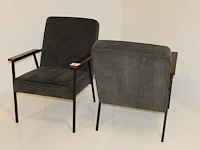 Twee antraciet gestoffeerde fauteuils wood . afmeting 65 x 65 x 90 cm. - afbeelding 4 van  4