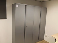 Twee archiefkasten bisley met twee deuren afmeting 91 x 46 x 197 cm. let op! exclusief inhoud. - afbeelding 1 van  3