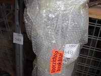 Twee bouwlamp-statieven w.v. 1 met bouwlamp. - afbeelding 3 van  3