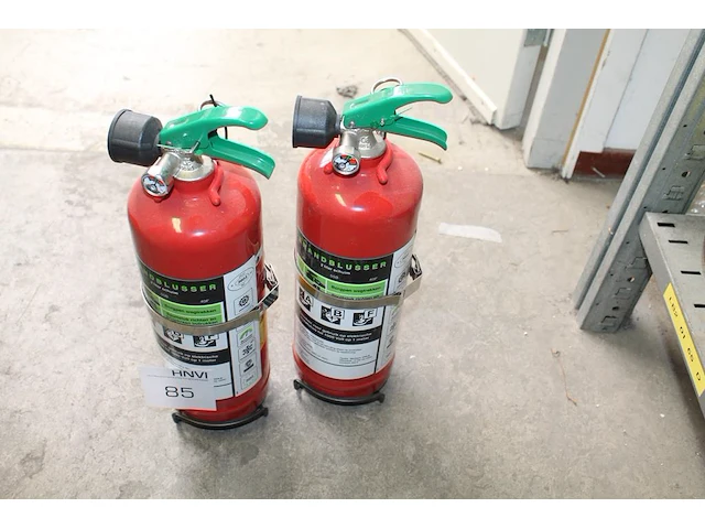 Twee brandblussers schuim 2 liter. - afbeelding 1 van  2