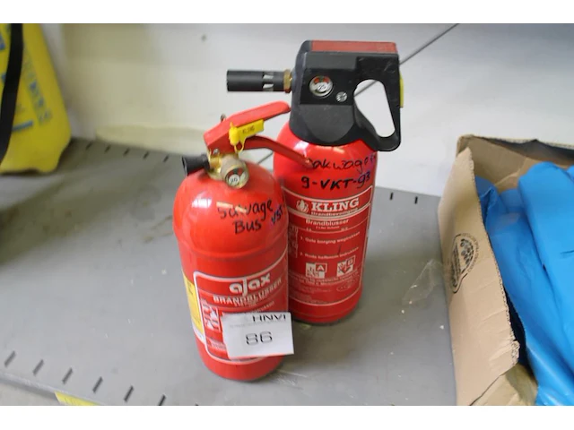 Twee brandblussers schuim en poeder 2 liter. - afbeelding 1 van  2