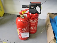 Twee brandblussers schuim en poeder 2 liter. - afbeelding 1 van  2