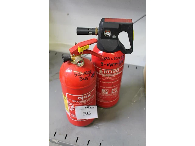 Twee brandblussers schuim en poeder 2 liter. - afbeelding 2 van  2