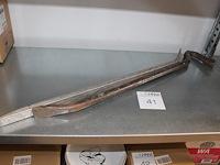 Twee breekijzers, lengte ca. 60 cm. - afbeelding 1 van  1