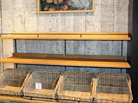 Twee broobwandrekken met in totaal 5 schappen. afmeting 165 x 43 cm. - afbeelding 1 van  2