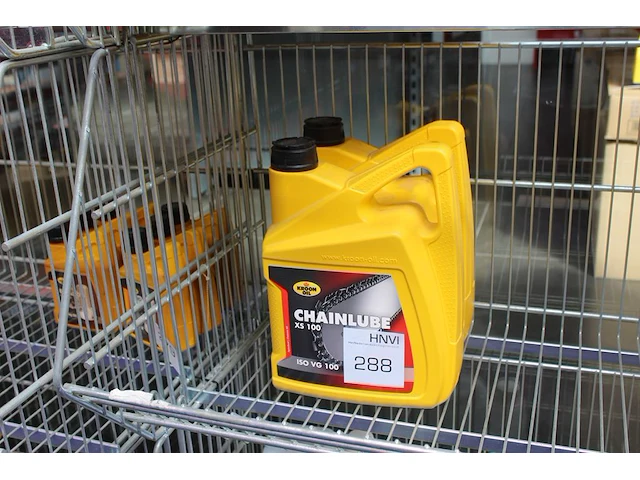 Twee cans kettingzaag olie kroon oil chainlube xs100 a 5l. excl. draadmand - afbeelding 1 van  2