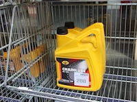 Twee cans kettingzaag olie kroon oil chainlube xs100 a 5l. excl. draadmand - afbeelding 1 van  2