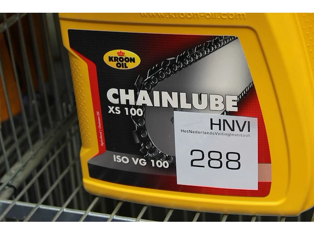 Twee cans kettingzaag olie kroon oil chainlube xs100 a 5l. excl. draadmand - afbeelding 2 van  2