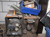 Twee compressors kaeser met diverse luchtslangen. werking onbekend. - afbeelding 2 van  2