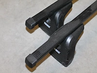 Twee dakdragers thule met lengte 136 cm. let op! sleutel ontbreekt. - afbeelding 2 van  2