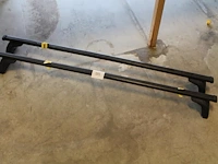Twee dakdragers thule met lengte 136 cm. let op! sleutel ontbreekt. - afbeelding 1 van  2