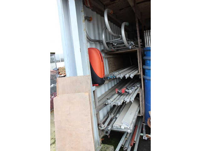 Twee dakladders. - afbeelding 2 van  2