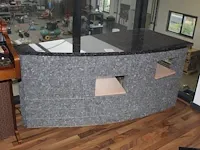 Twee decoratieve scheidingswanden. afmeting 160x68 cm. hoogte 74cm, gedeeltelijk gevuld met natuursteen en ... - afbeelding 1 van  2