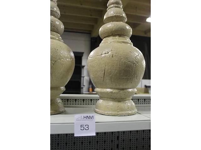 Twee decoratieve vazen. hoogte per vaas 60 cm. margeproduct - afbeelding 2 van  2