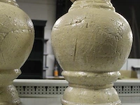 Twee decoratieve vazen. hoogte per vaas 60 cm. margeproduct - afbeelding 2 van  2