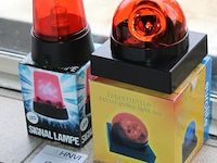 Twee decoratieve zwaailichten. - afbeelding 2 van  2