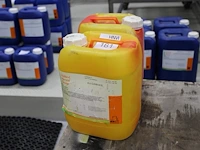 Twee deels aangebroken cans alu clean acid. - afbeelding 1 van  2