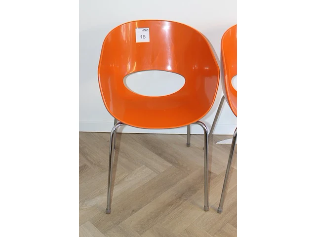 Twee design kuipstoelen sintesi orbit large oranje. - afbeelding 2 van  3