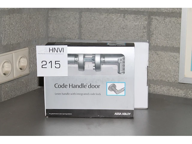 Twee deurklinken assa abloy met ingebouwd slot. - afbeelding 1 van  1
