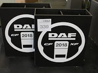 Twee displays daf. - afbeelding 1 van  1