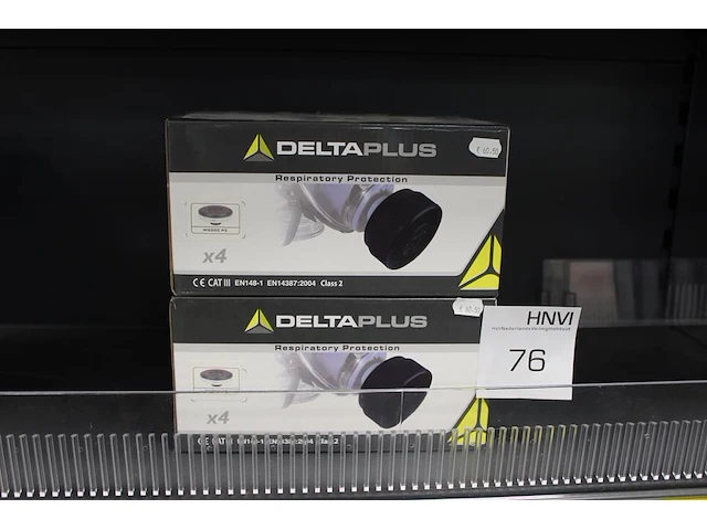 Twee dozen met gasfilterbussen deltaplus m9000 p3 - afbeelding 1 van  2
