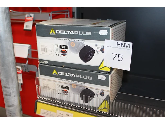 Twee dozen met gasfilterbussen deltaplus m9000e a2p3 - afbeelding 1 van  2