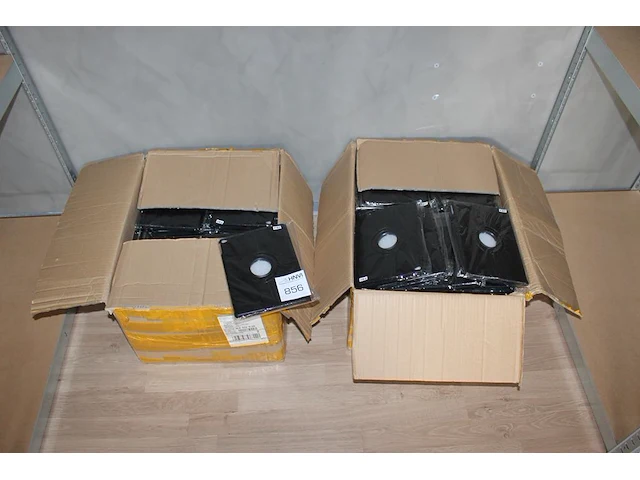 Twee dozen met ipad hoezen voor de ipad r2 - afbeelding 1 van  3