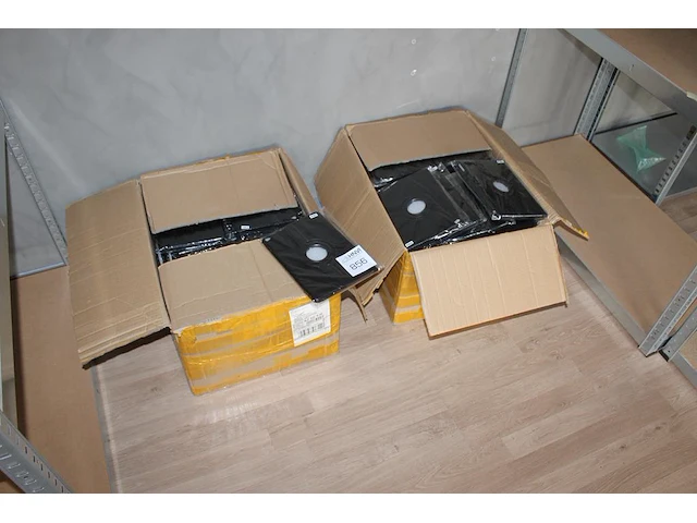 Twee dozen met ipad hoezen voor de ipad r2 - afbeelding 2 van  3