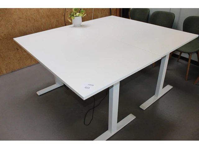 Twee elektrische zit/sta bureaus ikea. afmeting 140 x 80 cm. - afbeelding 3 van  3