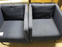 Twee fauteuils blauw gestoffeerd - afbeelding 1 van  2