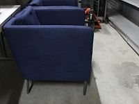 Twee fauteuils blauw gestoffeerd - afbeelding 2 van  2