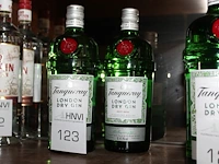 Twee flessen gin tanqueray. - afbeelding 1 van  2