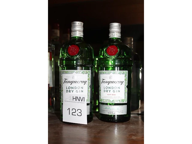 Twee flessen gin tanqueray. - afbeelding 2 van  2