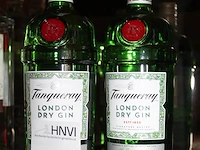 Twee flessen gin tanqueray. - afbeelding 2 van  2