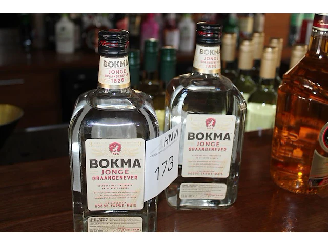 Twee flessen jonge jenever. - afbeelding 1 van  2
