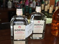 Twee flessen jonge jenever. - afbeelding 1 van  2